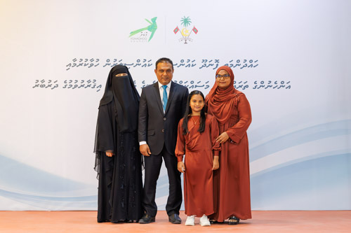 Councillors taking oath during the 5th term Fonadhoo Council ceremony and members appointed to the Women’s Development Committee