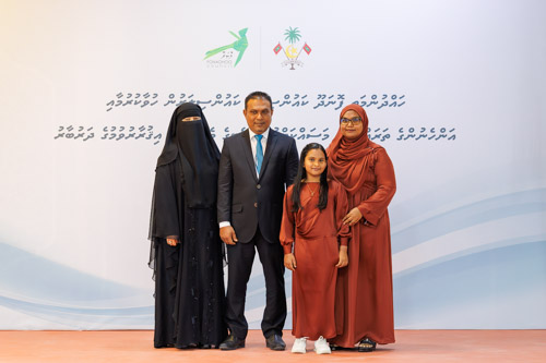 Councillors taking oath during the 5th term Fonadhoo Council ceremony and members appointed to the Women’s Development Committee