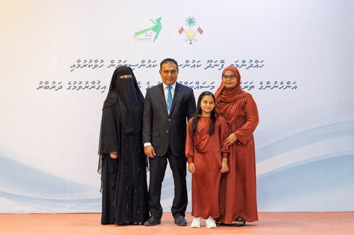 Councillors taking oath during the 5th term Fonadhoo Council ceremony and members appointed to the Women’s Development Committee