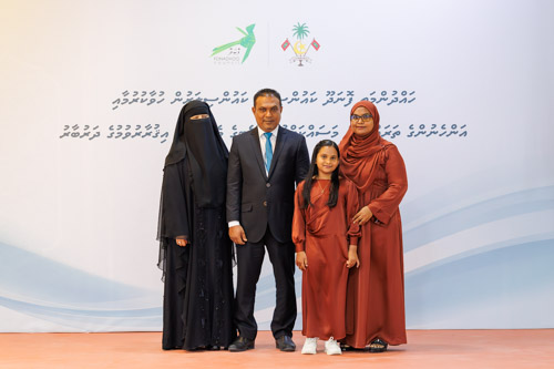 Councillors taking oath during the 5th term Fonadhoo Council ceremony and members appointed to the Women’s Development Committee