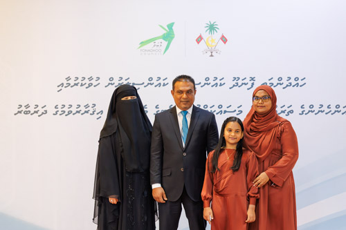Councillors taking oath during the 5th term Fonadhoo Council ceremony and members appointed to the Women’s Development Committee
