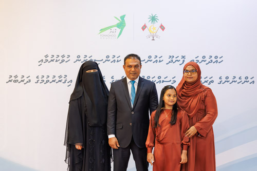 Councillors taking oath during the 5th term Fonadhoo Council ceremony and members appointed to the Women’s Development Committee