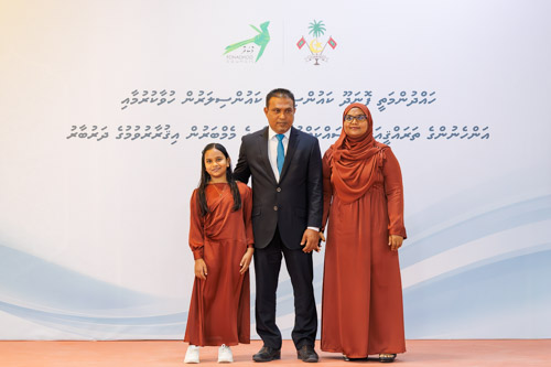 Councillors taking oath during the 5th term Fonadhoo Council ceremony and members appointed to the Women’s Development Committee