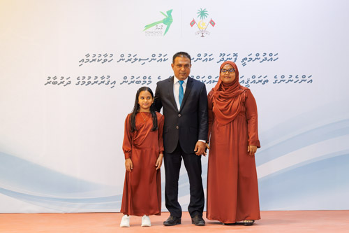 Councillors taking oath during the 5th term Fonadhoo Council ceremony and members appointed to the Women’s Development Committee