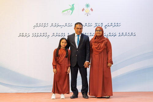 Councillors taking oath during the 5th term Fonadhoo Council ceremony and members appointed to the Women’s Development Committee