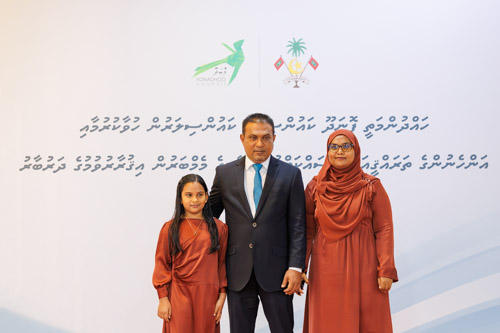 Councillors taking oath during the 5th term Fonadhoo Council ceremony and members appointed to the Women’s Development Committee