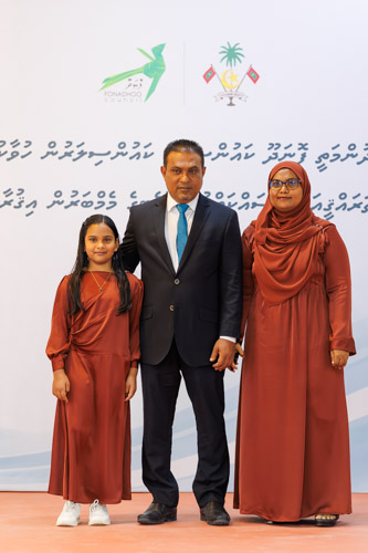 Councillors taking oath during the 5th term Fonadhoo Council ceremony and members appointed to the Women’s Development Committee