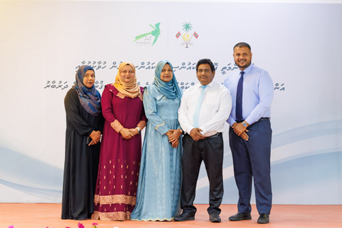 Councillors taking oath during the 5th term Fonadhoo Council ceremony and members appointed to the Women’s Development Committee