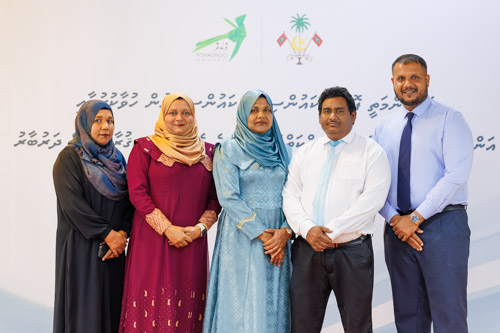 Councillors taking oath during the 5th term Fonadhoo Council ceremony and members appointed to the Women’s Development Committee