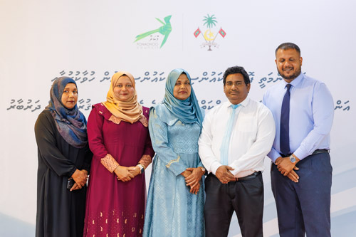 Councillors taking oath during the 5th term Fonadhoo Council ceremony and members appointed to the Women’s Development Committee