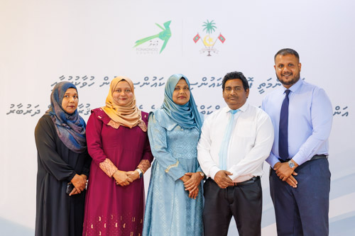 Councillors taking oath during the 5th term Fonadhoo Council ceremony and members appointed to the Women’s Development Committee