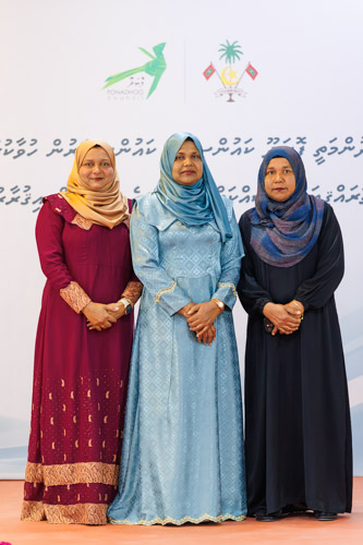 Councillors taking oath during the 5th term Fonadhoo Council ceremony and members appointed to the Women’s Development Committee