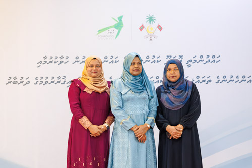 Councillors taking oath during the 5th term Fonadhoo Council ceremony and members appointed to the Women’s Development Committee