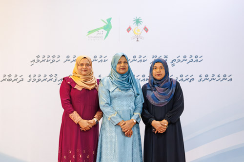 Councillors taking oath during the 5th term Fonadhoo Council ceremony and members appointed to the Women’s Development Committee