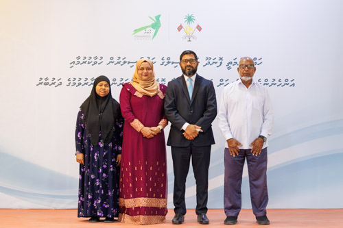 Councillors taking oath during the 5th term Fonadhoo Council ceremony and members appointed to the Women’s Development Committee