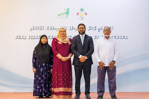 Councillors taking oath during the 5th term Fonadhoo Council ceremony and members appointed to the Women’s Development Committee