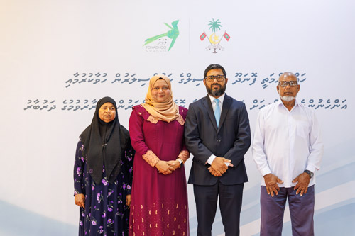 Councillors taking oath during the 5th term Fonadhoo Council ceremony and members appointed to the Women’s Development Committee