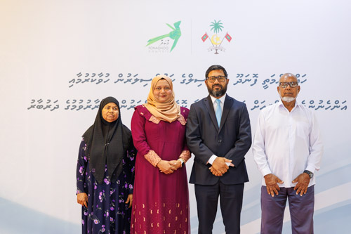 Councillors taking oath during the 5th term Fonadhoo Council ceremony and members appointed to the Women’s Development Committee
