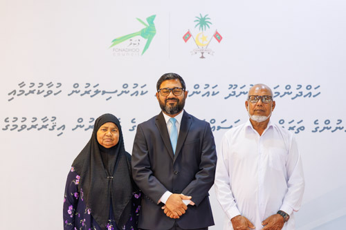 Councillors taking oath during the 5th term Fonadhoo Council ceremony and members appointed to the Women’s Development Committee