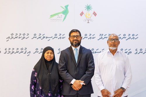 Councillors taking oath during the 5th term Fonadhoo Council ceremony and members appointed to the Women’s Development Committee