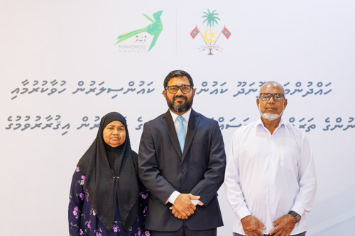 Councillors taking oath during the 5th term Fonadhoo Council ceremony and members appointed to the Women’s Development Committee