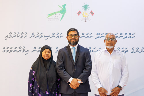 Councillors taking oath during the 5th term Fonadhoo Council ceremony and members appointed to the Women’s Development Committee