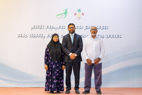 Councillors taking oath during the 5th term Fonadhoo Council ceremony and members appointed to the Women’s Development Committee