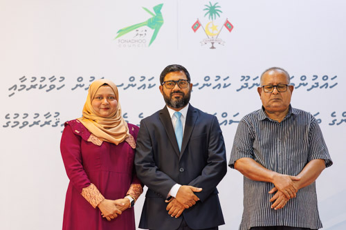 Councillors taking oath during the 5th term Fonadhoo Council ceremony and members appointed to the Women’s Development Committee