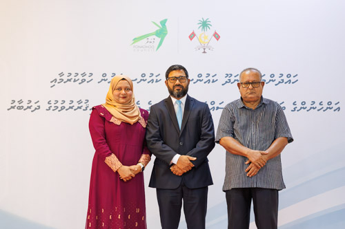Councillors taking oath during the 5th term Fonadhoo Council ceremony and members appointed to the Women’s Development Committee