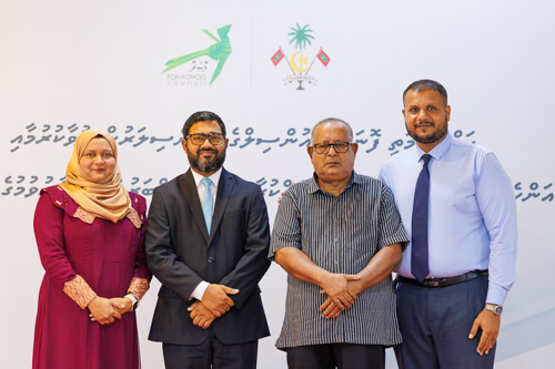 Councillors taking oath during the 5th term Fonadhoo Council ceremony and members appointed to the Women’s Development Committee