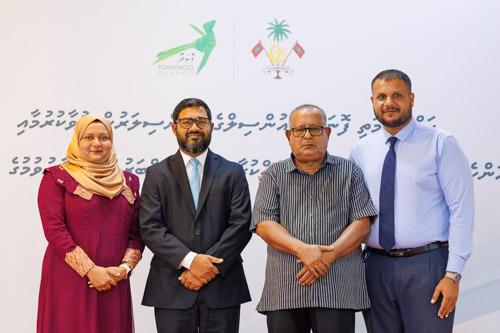 Councillors taking oath during the 5th term Fonadhoo Council ceremony and members appointed to the Women’s Development Committee