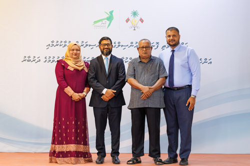 Councillors taking oath during the 5th term Fonadhoo Council ceremony and members appointed to the Women’s Development Committee
