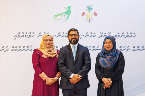 Councillors taking oath during the 5th term Fonadhoo Council ceremony and members appointed to the Women’s Development Committee