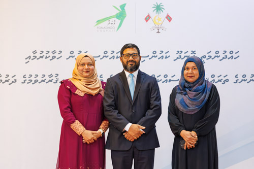 Councillors taking oath during the 5th term Fonadhoo Council ceremony and members appointed to the Women’s Development Committee