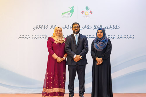 Councillors taking oath during the 5th term Fonadhoo Council ceremony and members appointed to the Women’s Development Committee