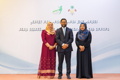 Councillors taking oath during the 5th term Fonadhoo Council ceremony and members appointed to the Women’s Development Committee