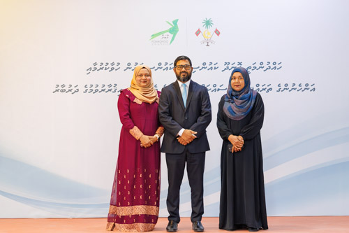 Councillors taking oath during the 5th term Fonadhoo Council ceremony and members appointed to the Women’s Development Committee