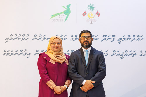 Councillors taking oath during the 5th term Fonadhoo Council ceremony and members appointed to the Women’s Development Committee