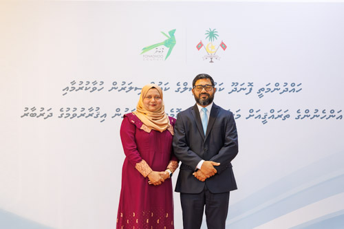 Councillors taking oath during the 5th term Fonadhoo Council ceremony and members appointed to the Women’s Development Committee