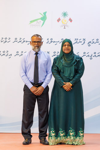 Councillors taking oath during the 5th term Fonadhoo Council ceremony and members appointed to the Women’s Development Committee