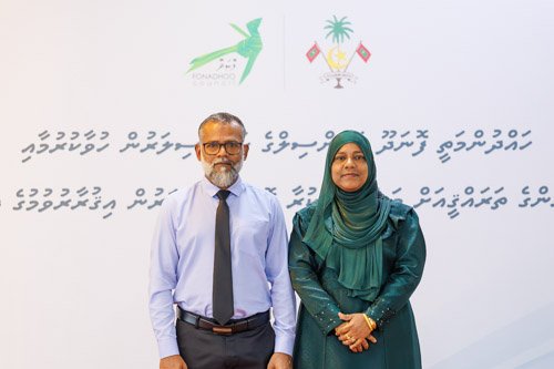 Councillors taking oath during the 5th term Fonadhoo Council ceremony and members appointed to the Women’s Development Committee