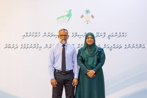 Councillors taking oath during the 5th term Fonadhoo Council ceremony and members appointed to the Women’s Development Committee