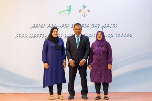 Councillors taking oath during the 5th term Fonadhoo Council ceremony and members appointed to the Women’s Development Committee