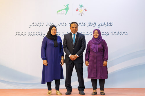 Councillors taking oath during the 5th term Fonadhoo Council ceremony and members appointed to the Women’s Development Committee