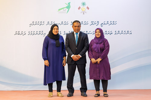 Councillors taking oath during the 5th term Fonadhoo Council ceremony and members appointed to the Women’s Development Committee
