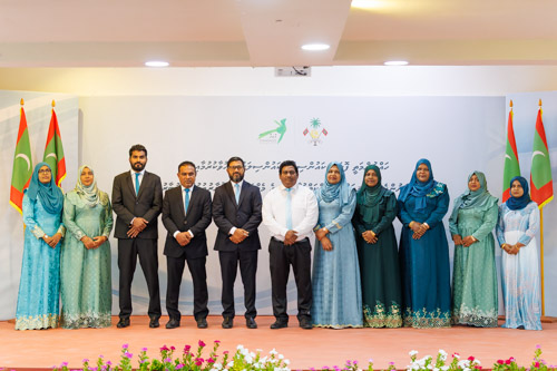 Councillors taking oath during the 5th term Fonadhoo Council ceremony and members appointed to the Women’s Development Committee