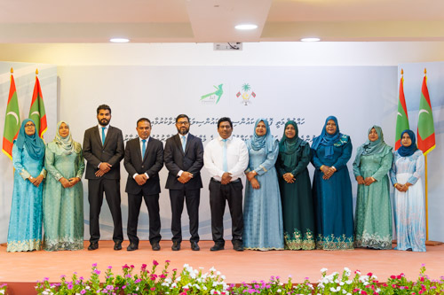 Councillors taking oath during the 5th term Fonadhoo Council ceremony and members appointed to the Women’s Development Committee