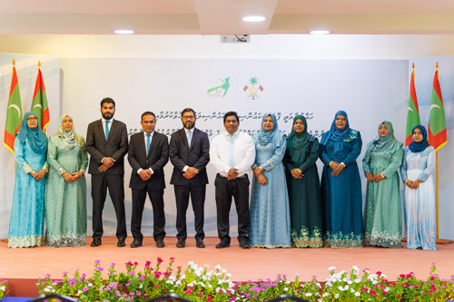 Councillors taking oath during the 5th term Fonadhoo Council ceremony and members appointed to the Women’s Development Committee