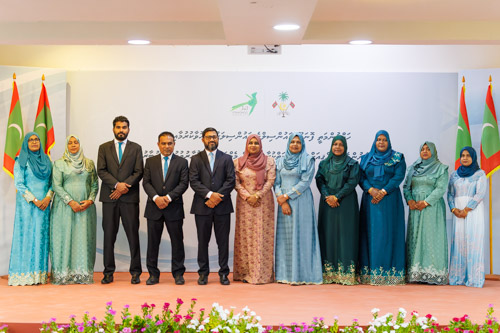 Councillors taking oath during the 5th term Fonadhoo Council ceremony and members appointed to the Women’s Development Committee