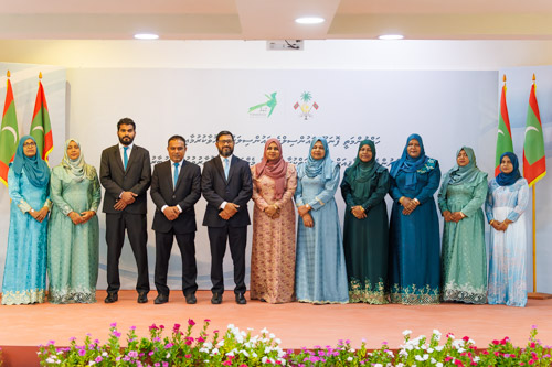 Councillors taking oath during the 5th term Fonadhoo Council ceremony and members appointed to the Women’s Development Committee